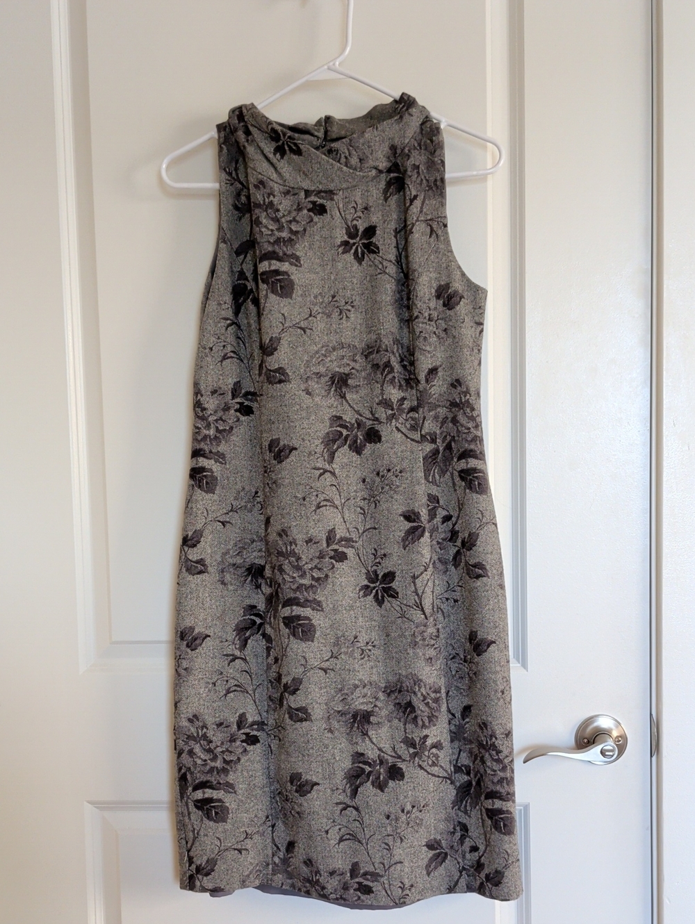 Talbots Gray Floral Sleeveless Sheath Dress - Size 6